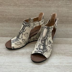 Jolimall peep toe wedges.  Size 8